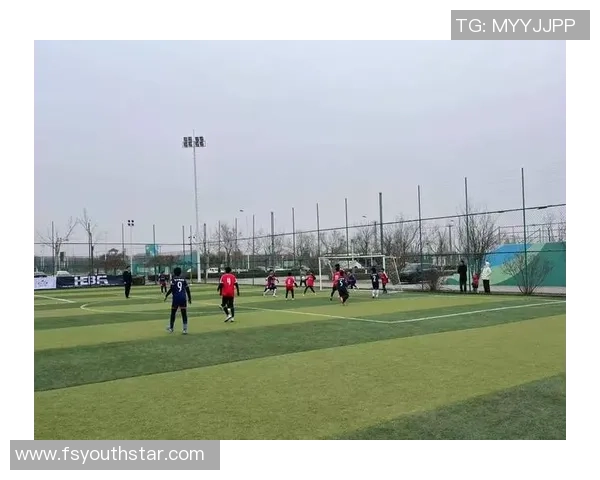 女孩子与足球明星的梦想之旅如何在绿茵场上交织出青春的旋律